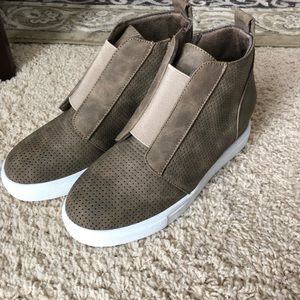 Women’s wedge sneakers